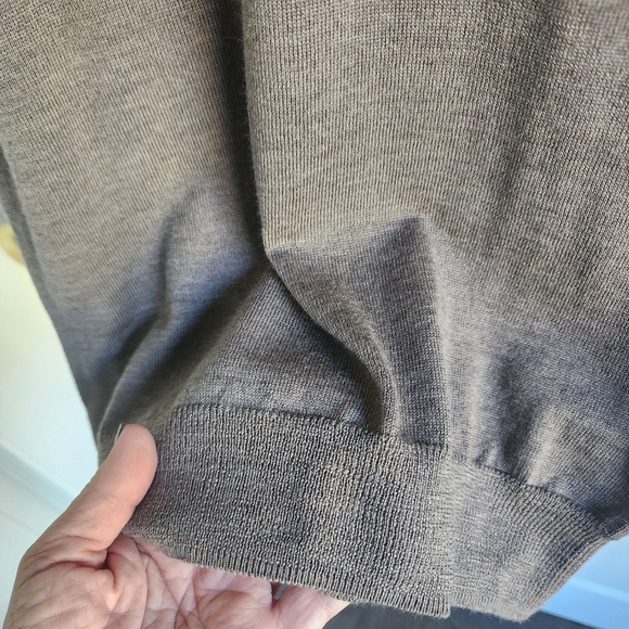 J. Crew 100% Merino Wool Mens Slimfit Vneck Pullover Sz Small Brown - Picture 8 of 10